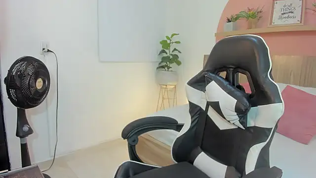 ivette swan online show from 02-05-26, 12:23