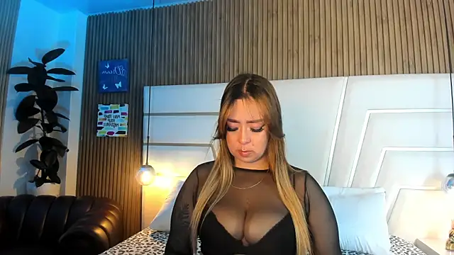 Xara Shadow online show from 04-14-26, 11:32