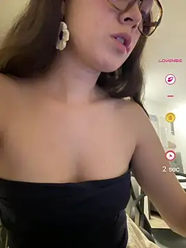 Snapshot of Raven__5 chatting on 06-18-26, 02:10 Raven 5 online show from 06-18-26, 02:10