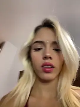 Snapshot of BUBUQUEEN chatting on 02-14-26, 12:11 BUBUQUEEN online show from 02-14-26, 12:11