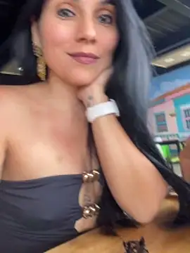 Snapshot of Miaswwe chatting on 02-15-26, 05:23 Miaswwe online show from 02-15-26, 05:23