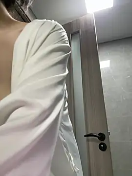 Snapshot of Cheating-wife chatting on 06-04-26, 01:27 Cheating-wife online show from 06-04-26, 01:27