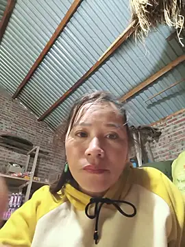 Snapshot of Jooj- chatting on 05-24-26, 05:18 Jooj- online show from 05-24-26, 05:18