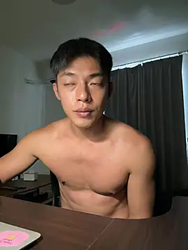 Yooo17 online show from 05-14-26, 06:43