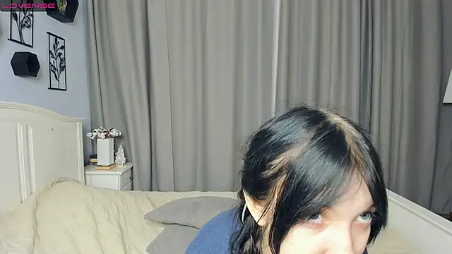 Snapshot of RoxanneComisky chatting on 02-10-26, 08:24 RoxanneComisky online show from 02-10-26, 08:24