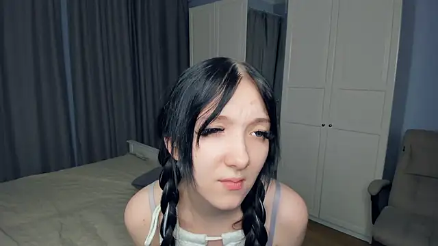 Snapshot of RoxanneComisky chatting on 02-15-26, 04:17 RoxanneComisky online show from 02-15-26, 04:17