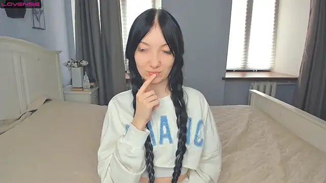 Snapshot of RoxanneComisky chatting on 02-06-26, 08:43 RoxanneComisky online show from 02-06-26, 08:43