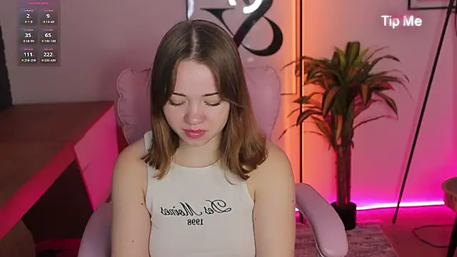 Snapshot of Kiss_Moon chatting on 02-28-26, 01:00 Kiss Moon online show from 02-28-26, 01:00