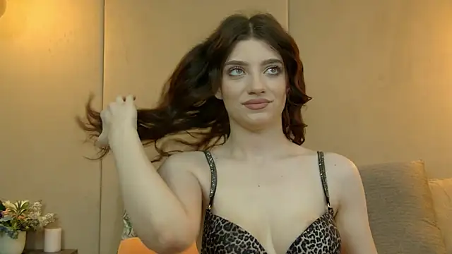 Snapshot of EllieWest chatting on 07-13-26, 04:56 EllieWest online show from 07-13-26, 04:56