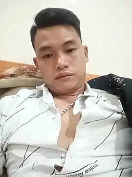 Snapshot of Maycute18 chatting on 02-05-26, 02:13 Maycute18 online show from 02-05-26, 02:13