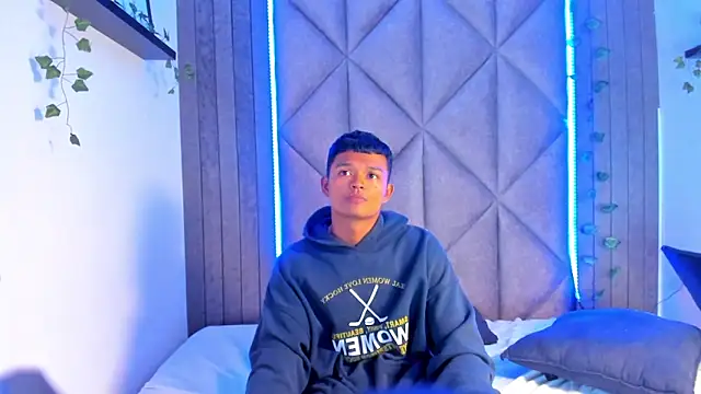 AndrewKenoxx  online show from 04-02-26, 01:46