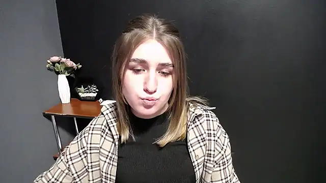 Sunny siren online show from 03-14-26, 02:34