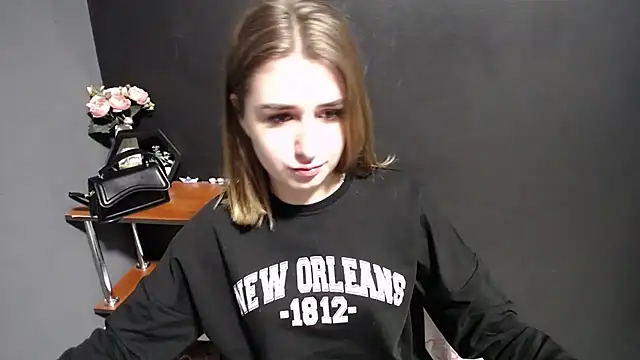 Sunny siren online show from 02-13-26, 01:33