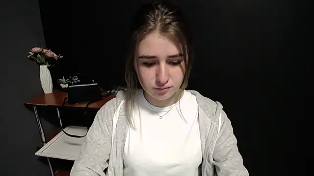 Sunny siren online show from 03-27-26, 01:45