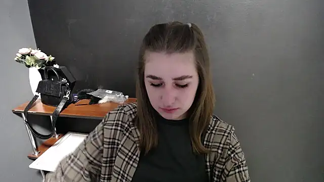 Sunny siren online show from 05-15-26, 12:47