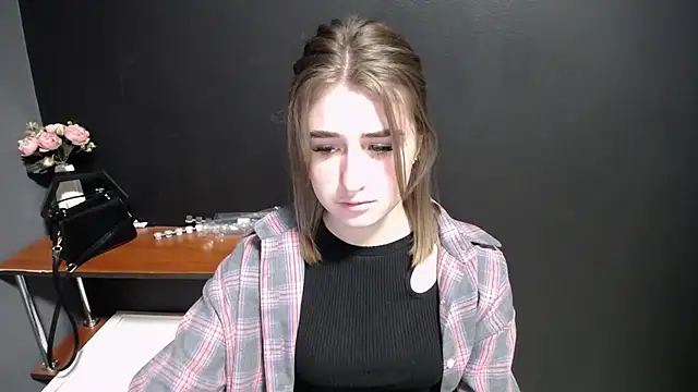 Sunny siren online show from 02-06-26, 01:40