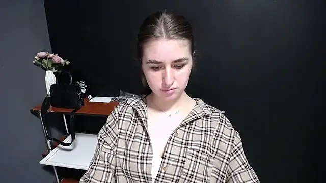 Sunny siren online show from 03-18-26, 02:19