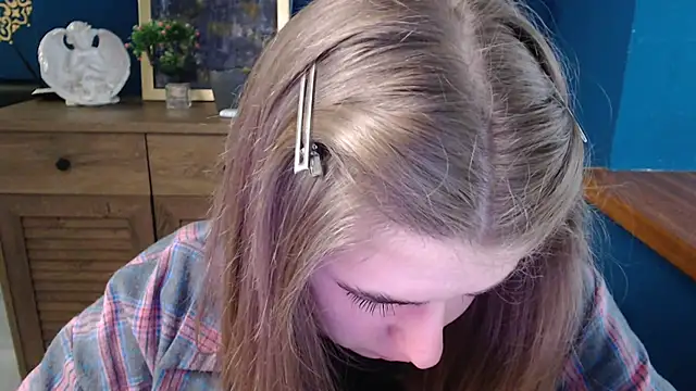 Sunny siren online show from 05-18-26, 12:54