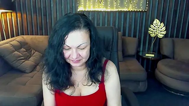 IrissMoon online show from 05-30-26, 05:47