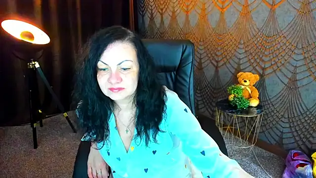 IrissMoon online show from 05-20-26, 04:15