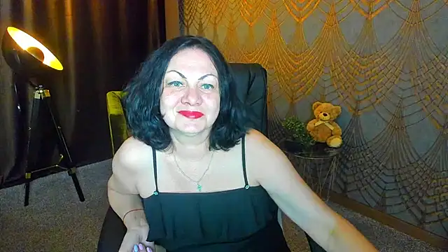 Snapshot of IrissMoon chatting on 07-18-26, 06:05 IrissMoon online show from 07-18-26, 06:05