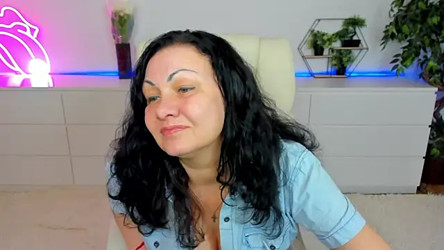 IrissMoon online show from 03-08-26, 06:22