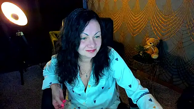 IrissMoon online show from 05-28-26, 06:32