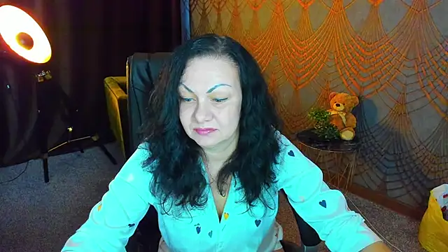 IrissMoon online show from 05-12-26, 05:37
