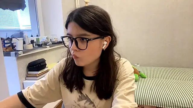Snapshot of SaintMari chatting on 07-16-26, 01:30 SaintMari online show from 07-16-26, 01:30