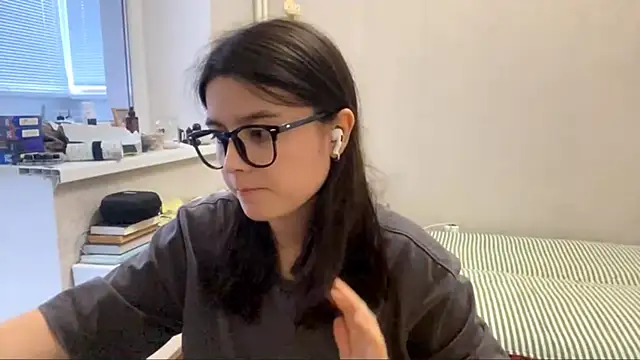 Snapshot of SaintMari chatting on 07-12-26, 01:23 SaintMari online show from 07-12-26, 01:23