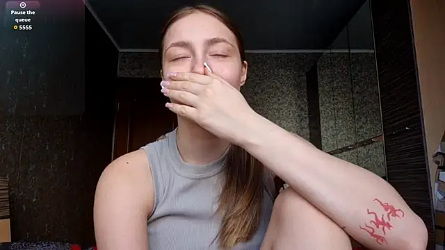 Snapshot of MousyHello chatting on 02-12-26, 05:18 MousyHello online show from 02-12-26, 05:18