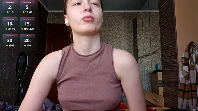 Snapshot of MousyHello chatting on 02-13-26, 07:19 MousyHello online show from 02-13-26, 07:19