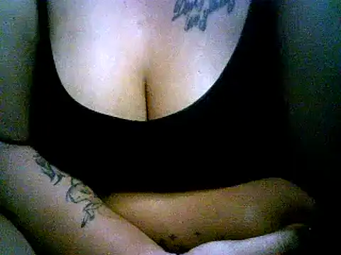 Snapshot of queen_lovely69 chatting on 01-15-26, 04:10 queen lovely69 online show from 01-15-26, 04:10