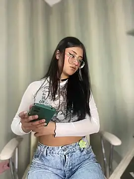 Snapshot of StrawberryPink_ chatting on 02-21-26, 12:07 StrawberryPink online show from 02-21-26, 12:07