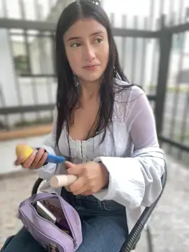 StrawberryPink  online show from 04-04-26, 11:28