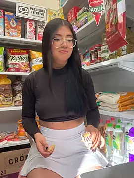 Snapshot of StrawberryPink_ chatting on 02-28-26, 12:38 StrawberryPink online show from 02-28-26, 12:38