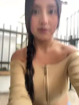 StrawberryPink  online show from 04-09-26, 11:27