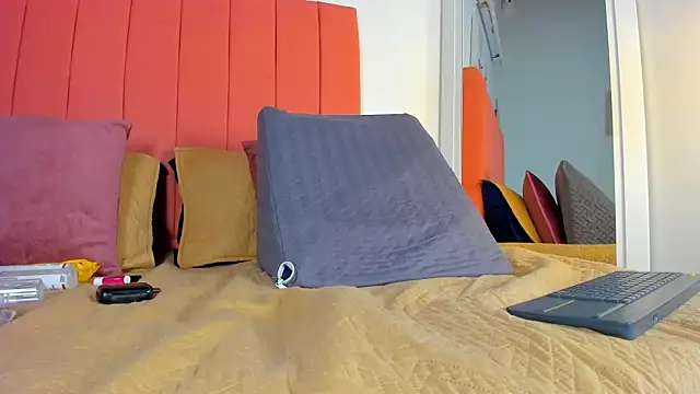 rose thompson19 online show from 03-31-26, 07:38