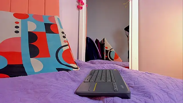 rose thompson19 online show from 05-08-26, 07:17