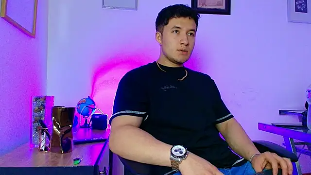 Snapshot of Alexander_Connor chatting on 06-07-26, 10:26 Alexander Connor online show from 06-07-26, 10:26