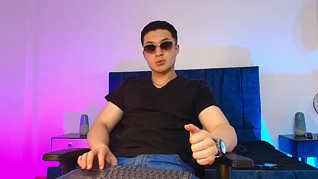 Snapshot of Alexander_Connor chatting on 01-18-26, 12:58 Alexander Connor online show from 01-18-26, 12:58