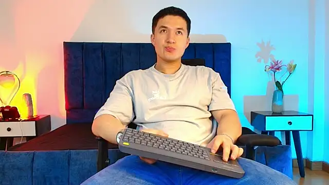 Snapshot of Alexander_Connor chatting on 02-03-26, 12:43 Alexander Connor online show from 02-03-26, 12:43