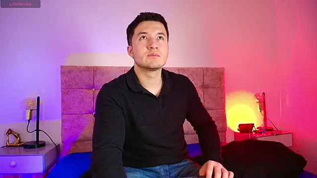 Snapshot of Alexander_Connor chatting on 02-19-26, 12:24 Alexander Connor online show from 02-19-26, 12:24