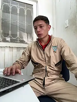 santiObrero online show from 06-06-26, 03:06