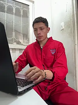 santiObrero online show from 05-01-26, 03:28