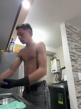 santiObrero online show from 04-08-26, 01:07