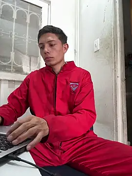 santiObrero online show from 05-08-26, 04:22