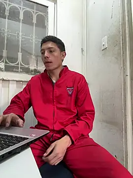 santiObrero online show from 05-07-26, 04:10