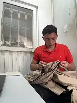 santiObrero online show from 05-20-26, 03:42