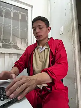 santiObrero online show from 04-30-26, 04:03